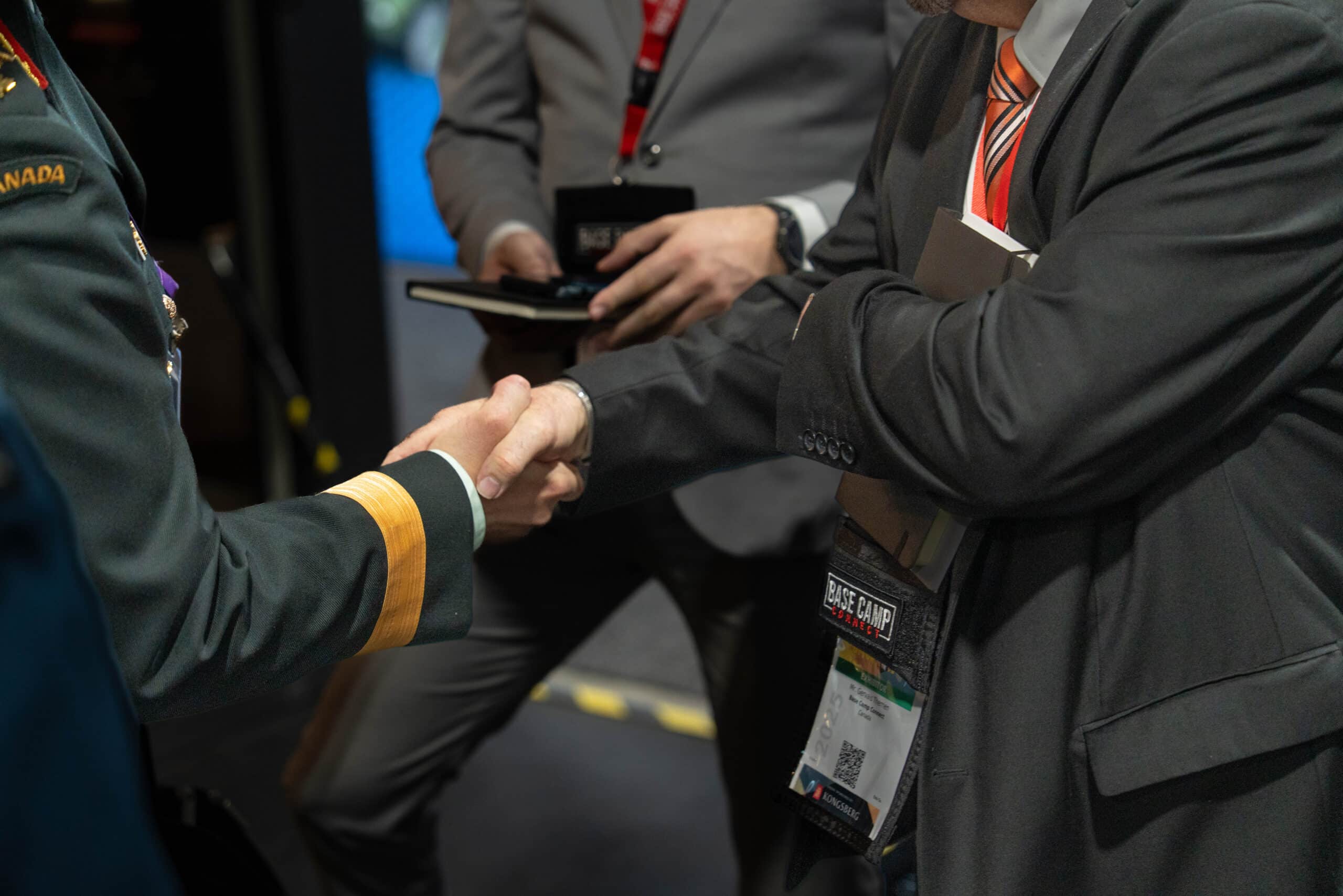 Base Camp Connect, vente, alliance, international